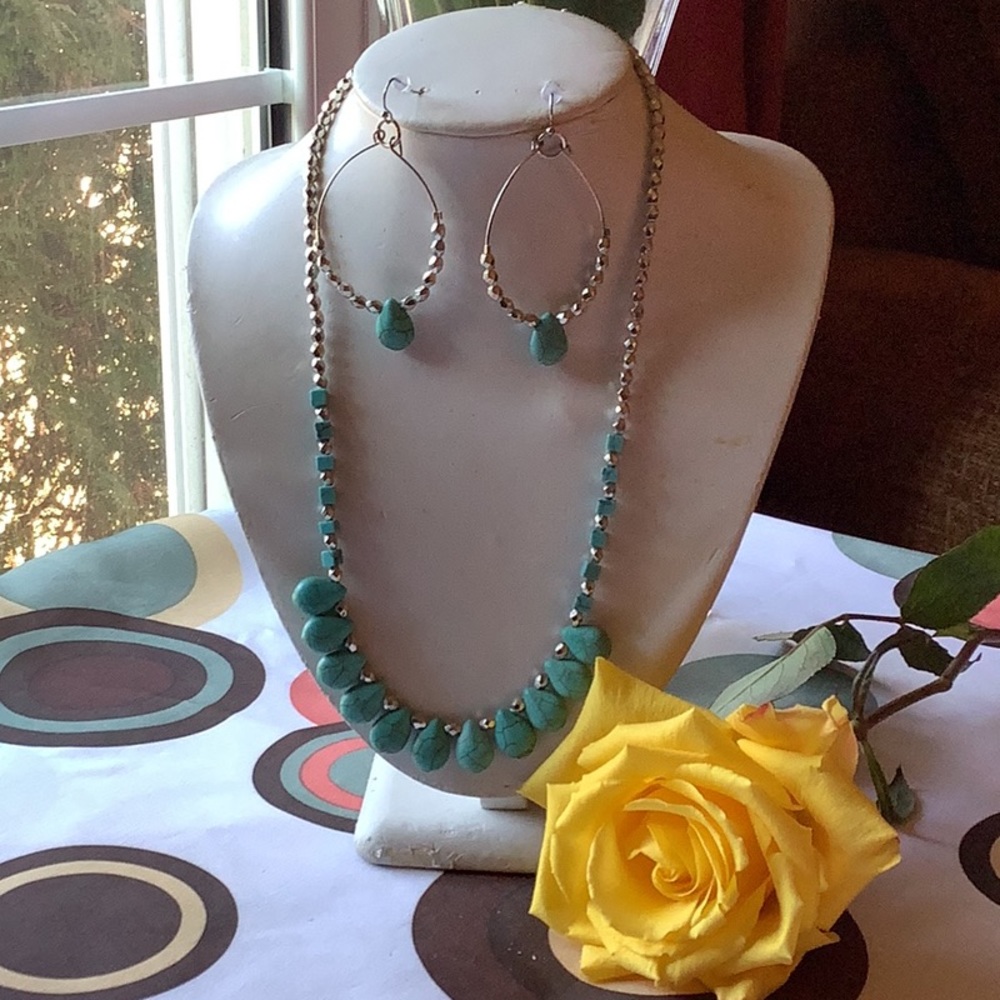 HANDMADE. Necklace and earrings